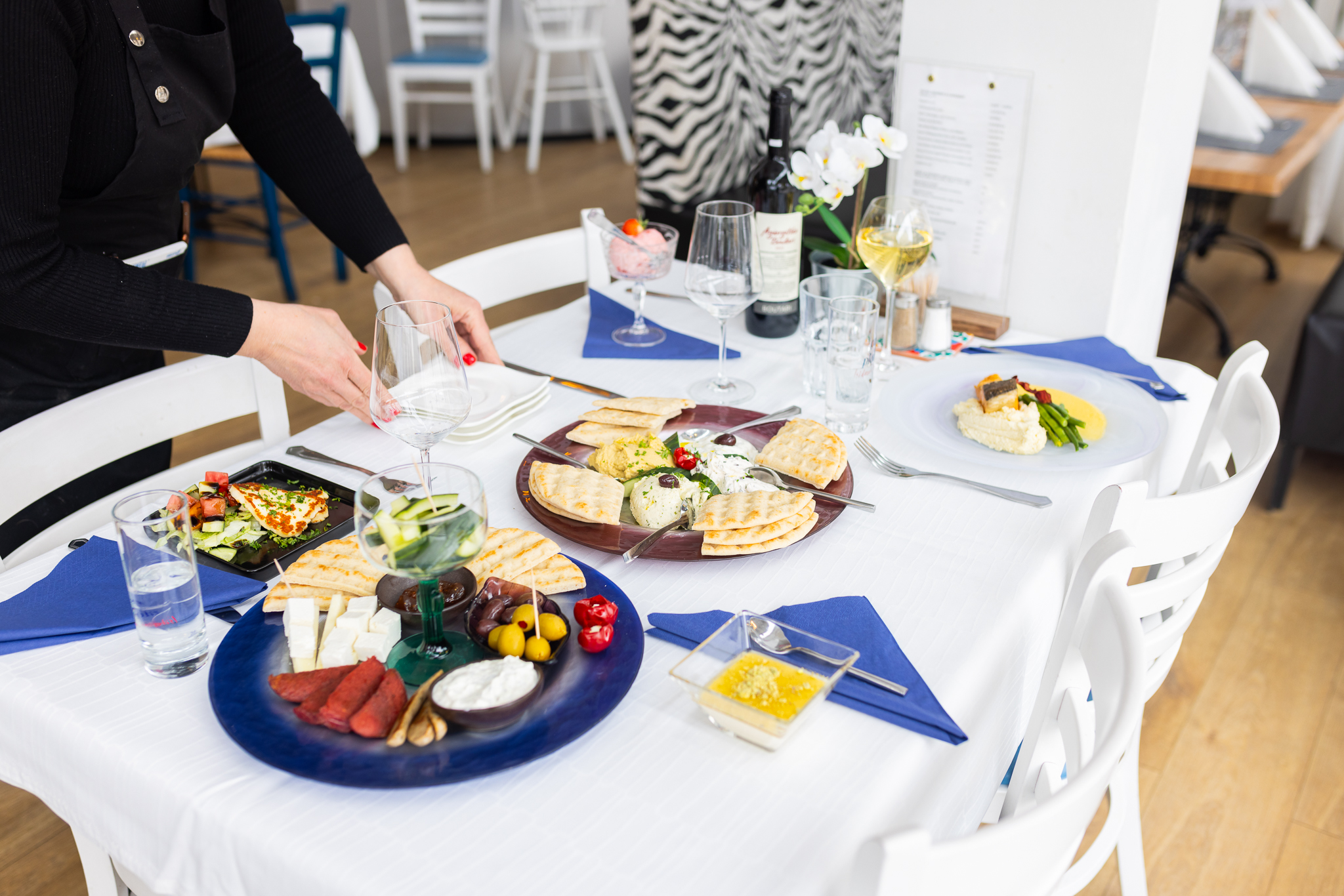 Makumatka Kreikkaan keskellä Oulua – Ravintola Gaia hurmaa tunnelmallaan